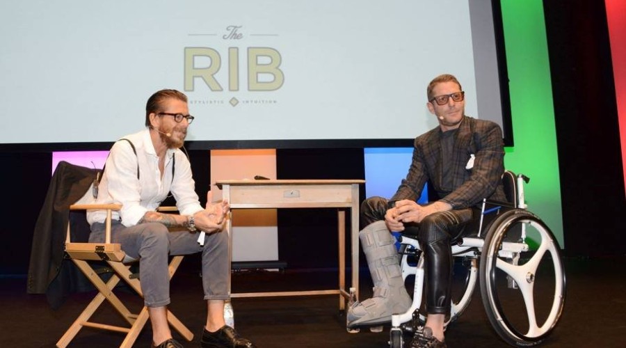 2014 Lapo Elkann indossa la carrozzina B-Free
