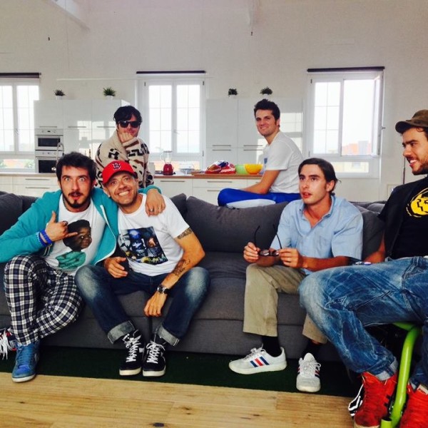 2013 B-Free nel film Fuga di cervelli