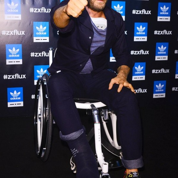 2014 Lapo Elkann indossa la carrozzina B-Free